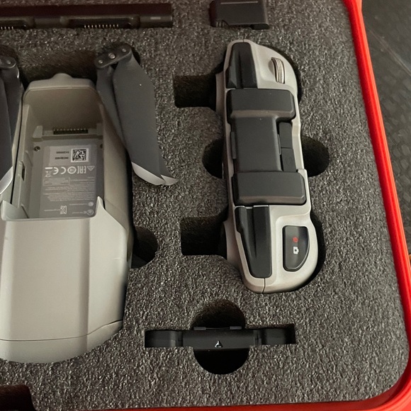 DJI Mavic Air 2 Orange Protective Case with Drone and Accessories - Picture 6 of 10